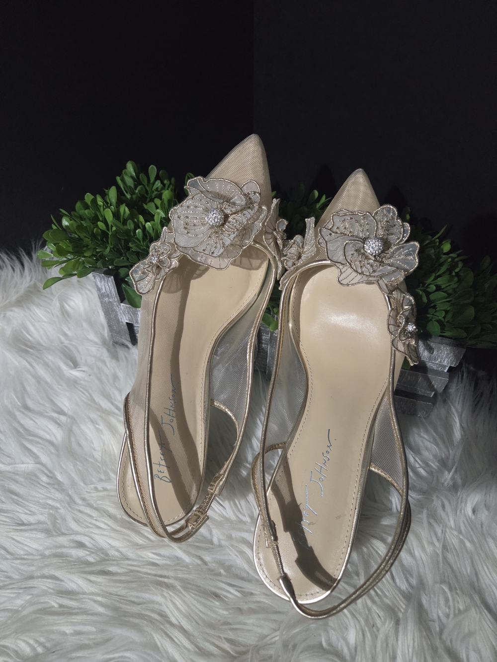 Betsey Johnson Petra Gold Floral Slingback Block Heels. Size 9.5 - Picture 5 of 14